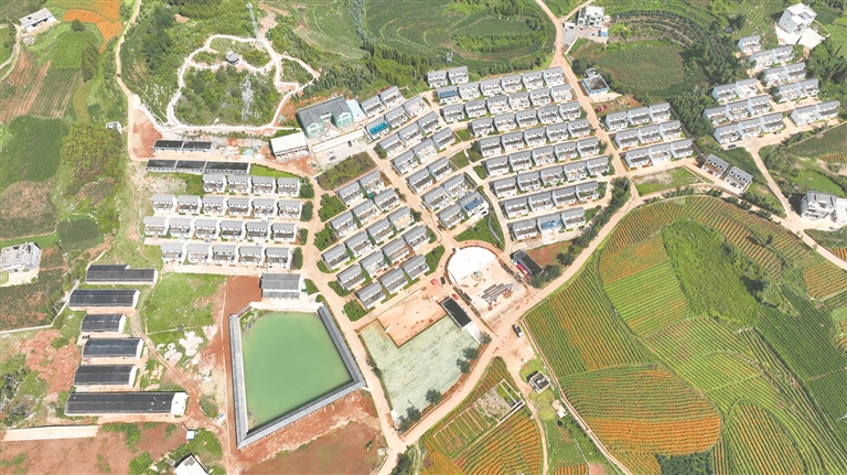 师宗县雄壁镇下鸭子塘村航拍图。孙石庆 摄
